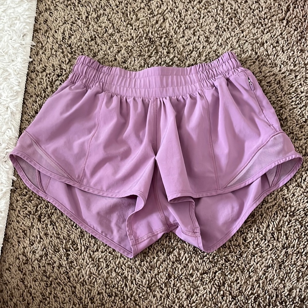 Lululemon hotty hot 2.5” shorts